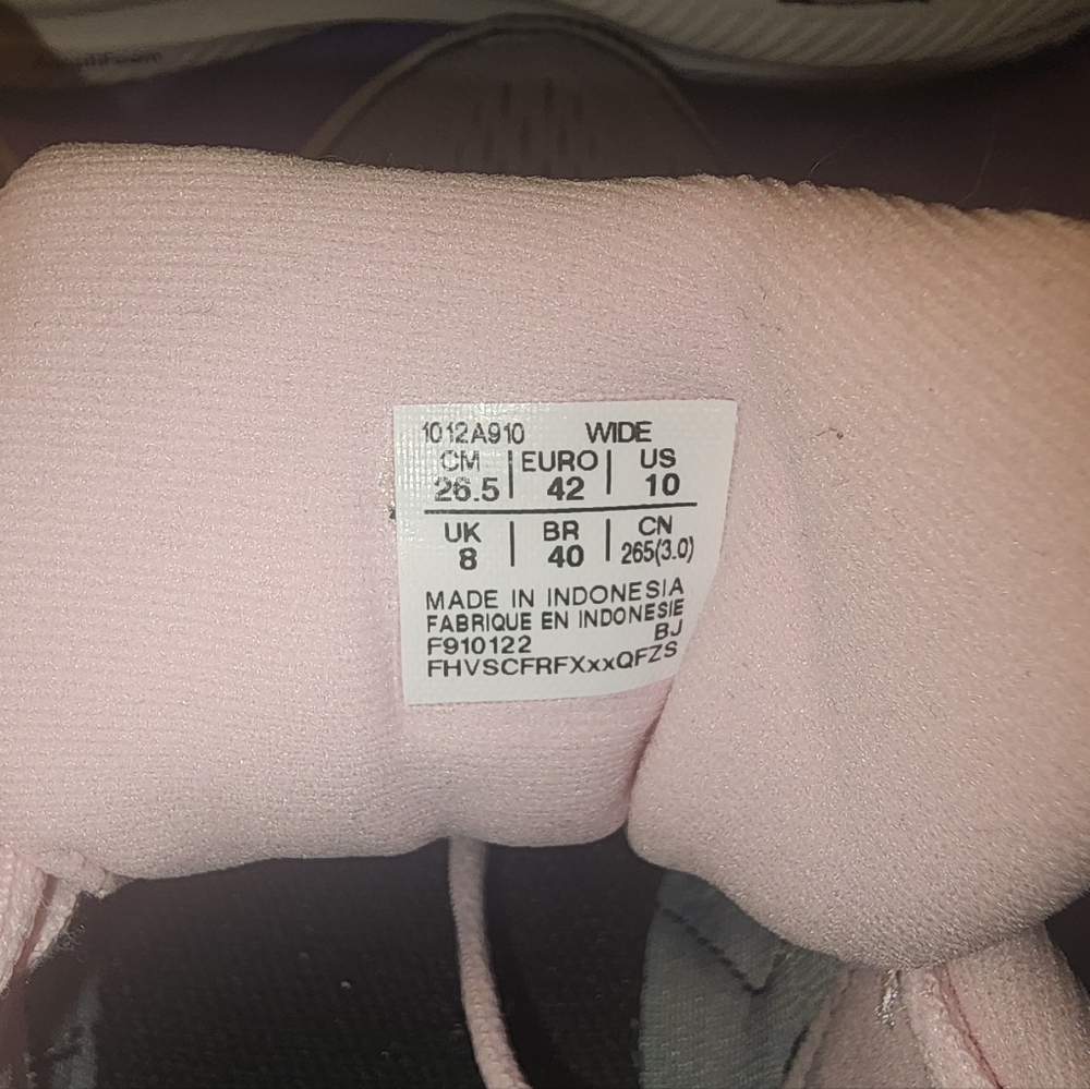 ASICS - Picture 2 of 3